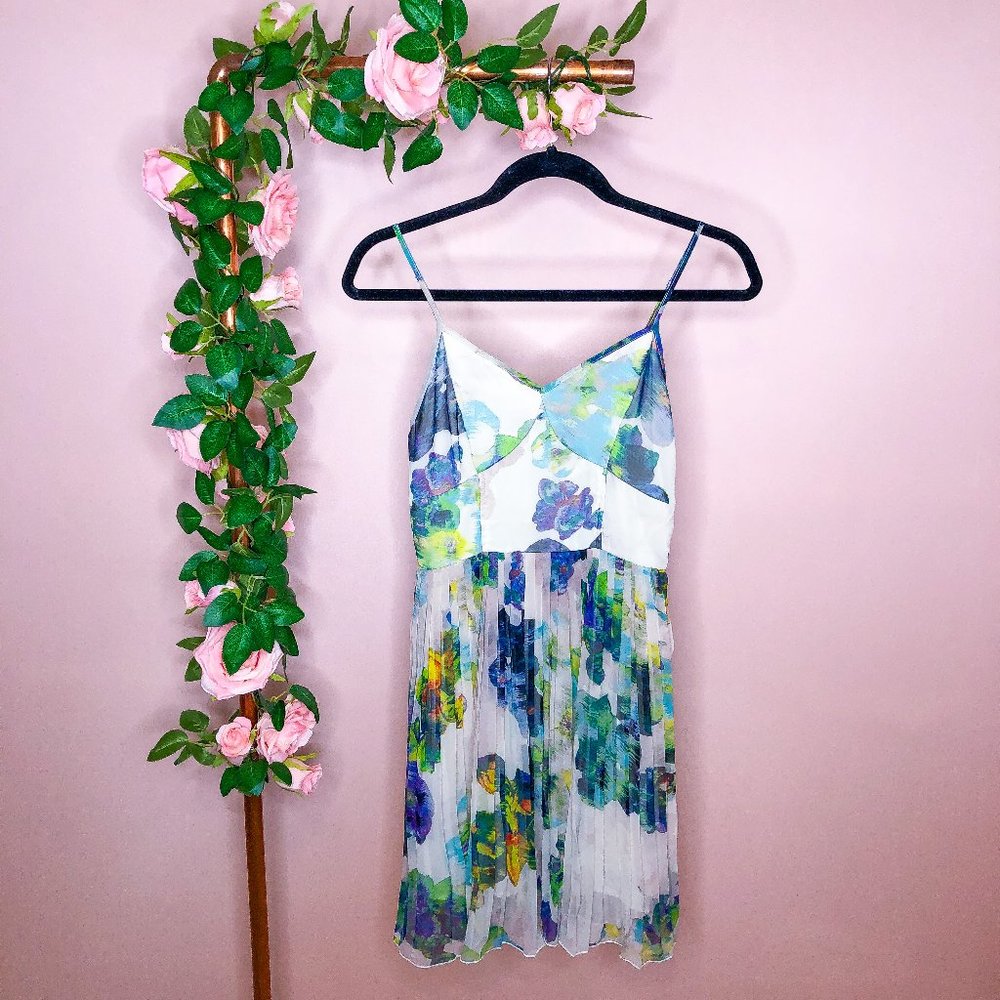 3/$30 Jack Monique Phi Phi Accordion Dress
